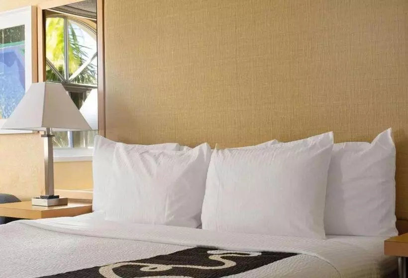 デラックスルーム, La Quinta Inn & Suites By Wyndham Sunrise