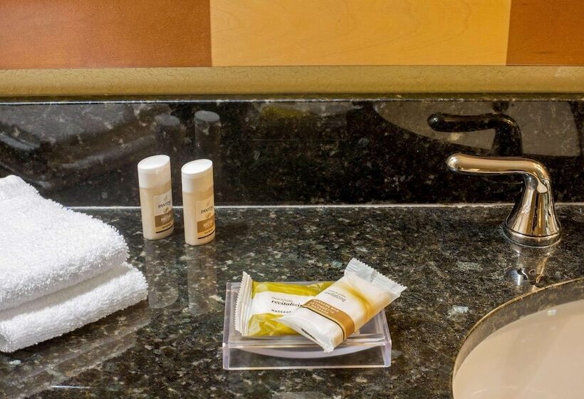 Номер Deluxe, La Quinta Inn & Suites By Wyndham Sunrise