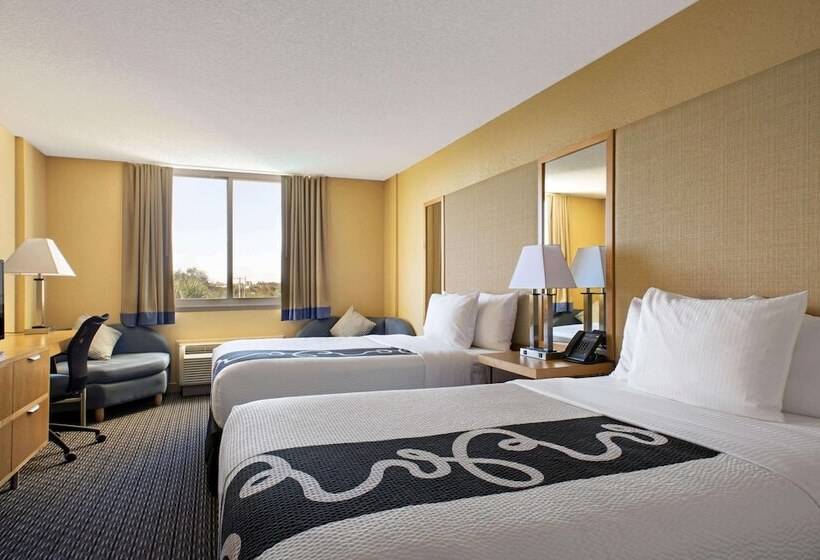 חדר סטנדרט שתי מיטות זוגיות, La Quinta Inn & Suites By Wyndham Sunrise