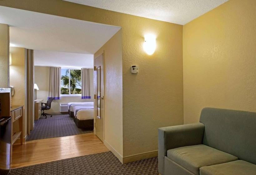 Люкс, La Quinta Inn & Suites By Wyndham Sunrise