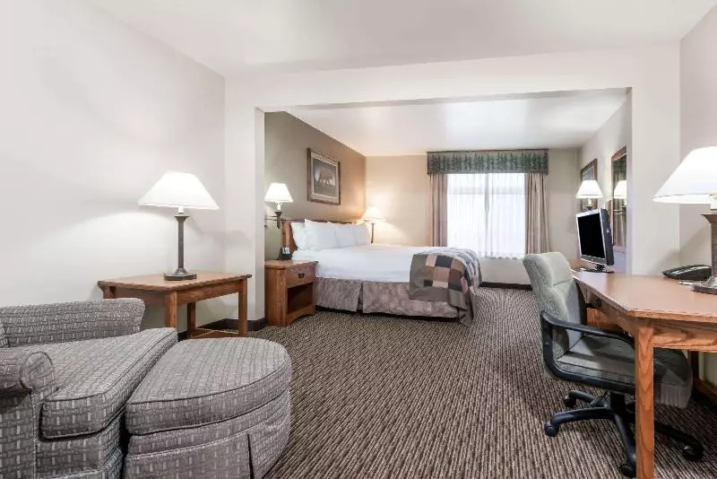 キングサイズベッドのエクゼクティブルーム, La Quinta Inn & Suites By Wyndham Sunrise