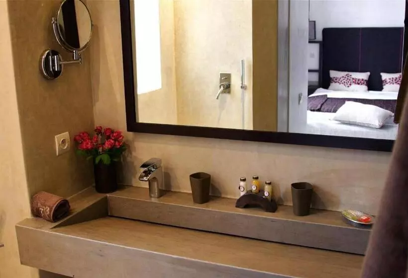 سوییت جونیور, Riad Dar 73