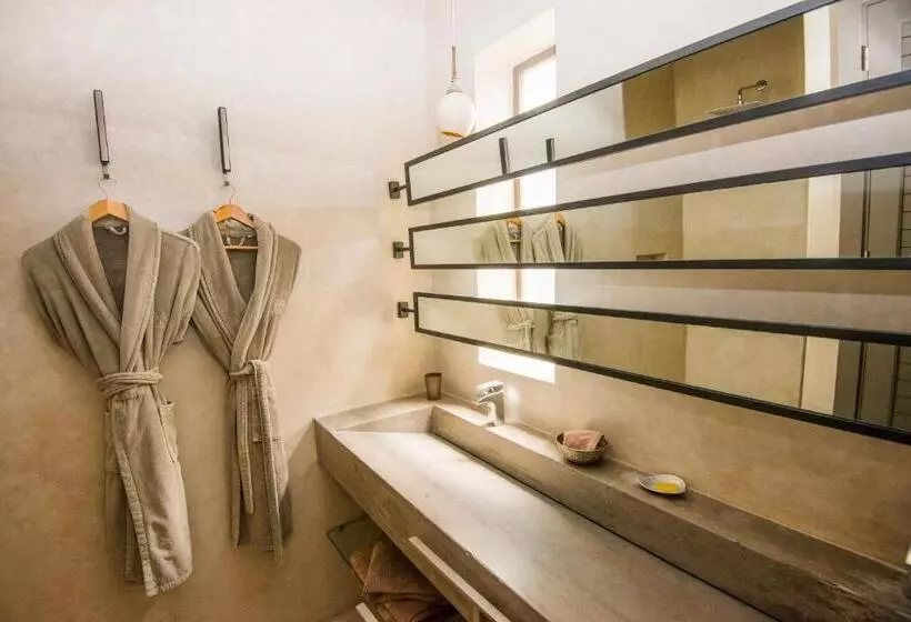 سوییت, Riad Dar 73