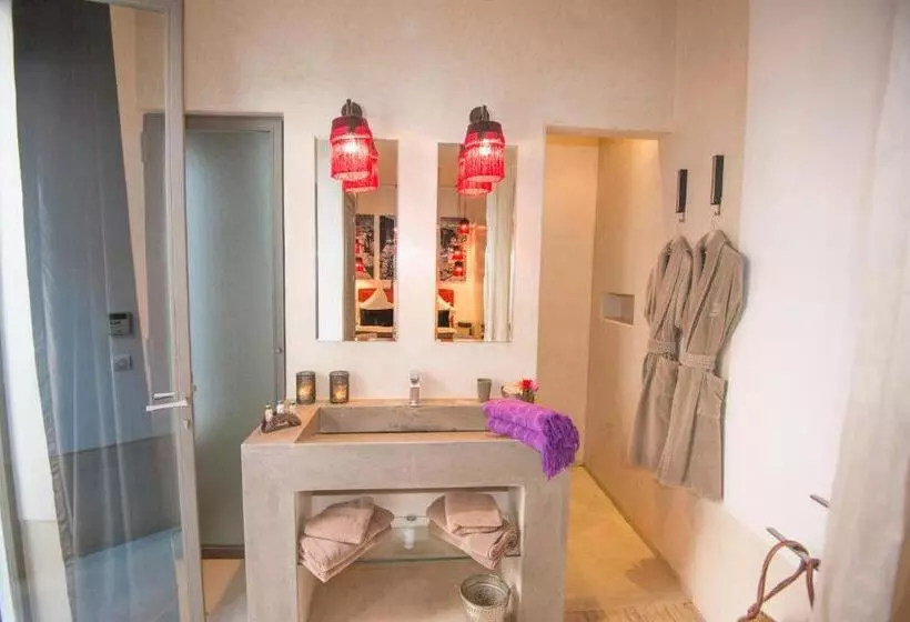 سوییت جونیور, Riad Dar 73