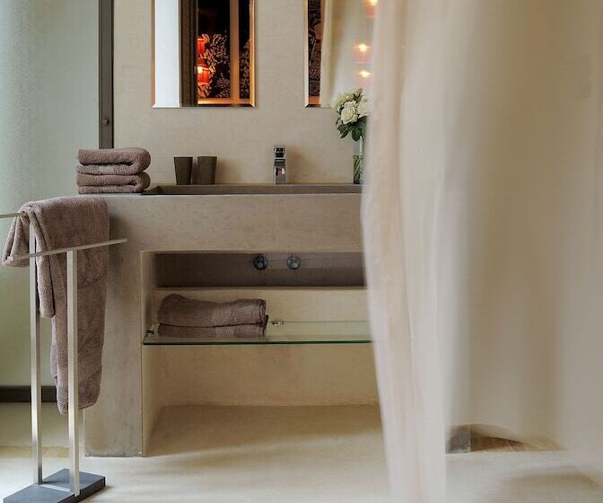 سوییت جونیور, Riad Dar 73