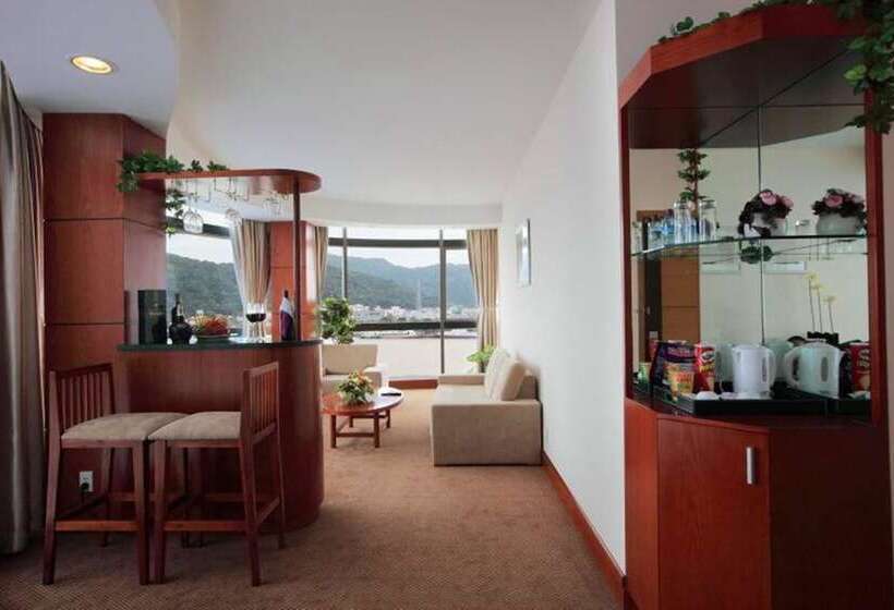 سوئیت پرزیدنت, River