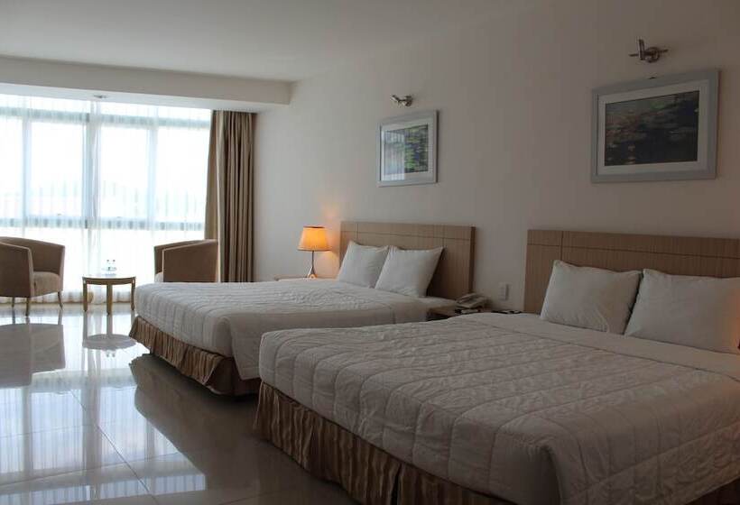 اتاق خانوادگی با چشمانداز دریا, River