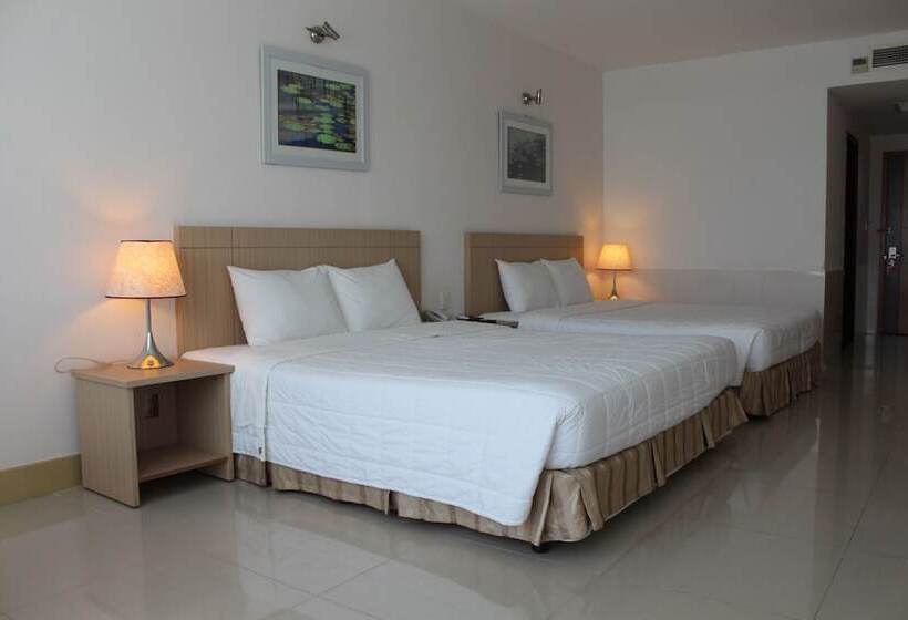 اتاق خانوادگی با چشمانداز دریا, River