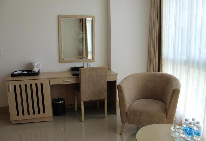 اتاق خانوادگی با چشمانداز دریا, River