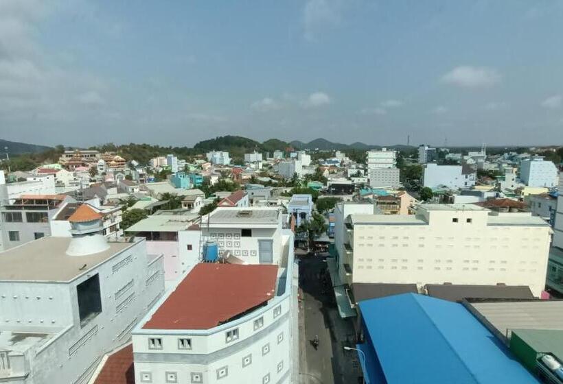 اتاق خانوادگی با چشمانداز کوه, River