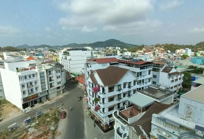 اتاق استاندارد با چشم‌انداز کوهستان, River