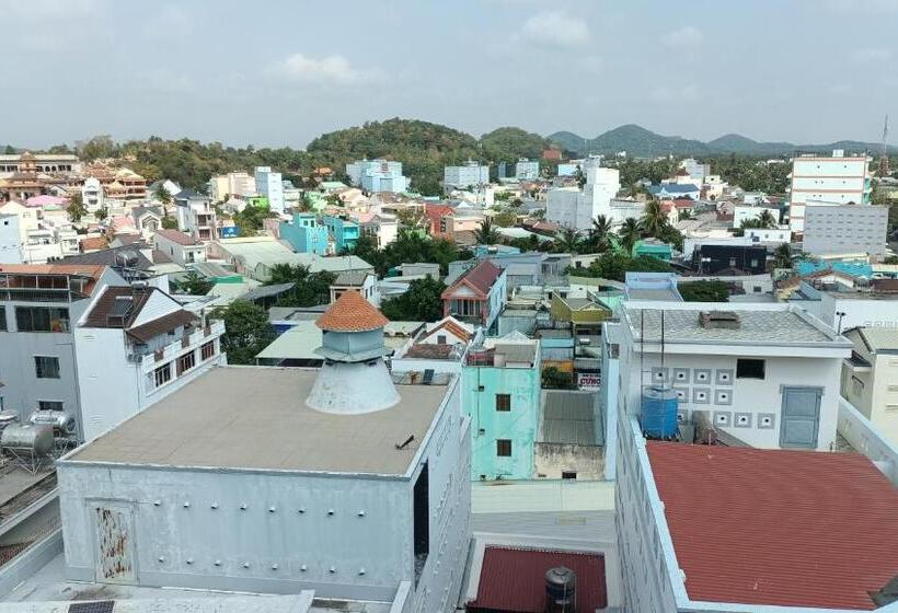 اتاق استاندارد با چشمانداز کوهستان, River