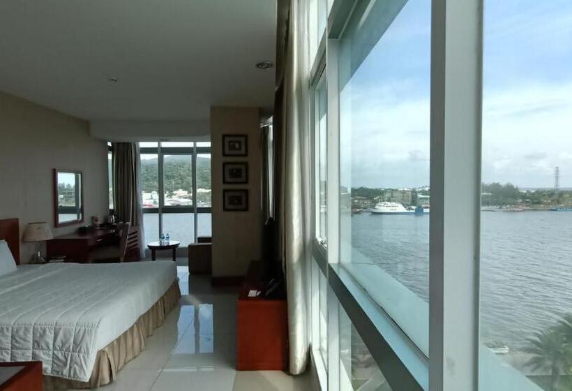 اتاق لوکس با چشمانداز دریا, River