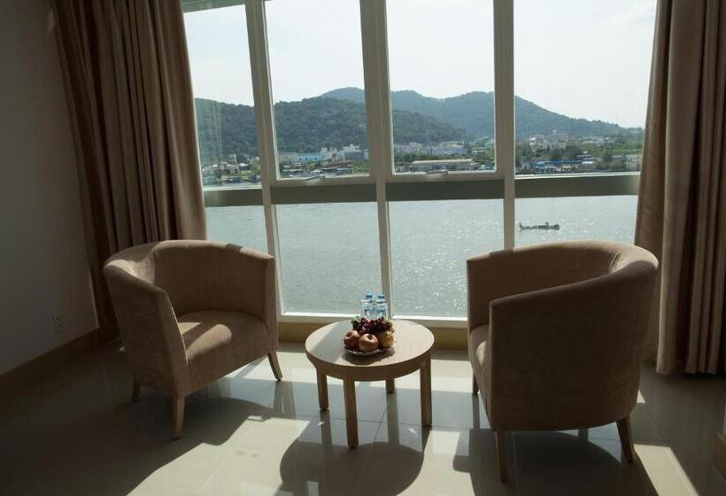 اتاق لوکس با چشمانداز دریا, River