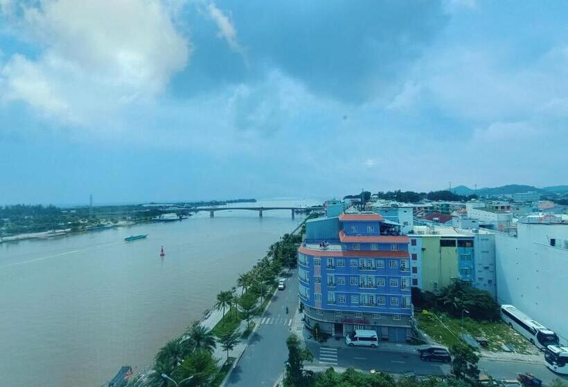 اتاق لوکس با چشمانداز دریا, River