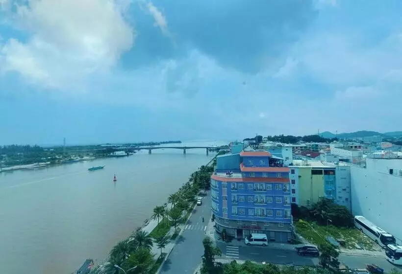 اتاق لوکس با چشم‌انداز دریا, River