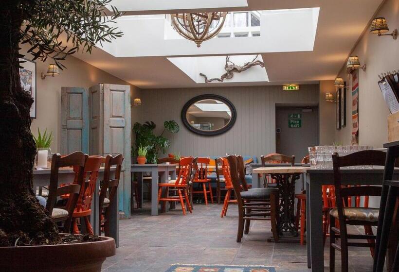 חדר סופריור, The Kings Arms