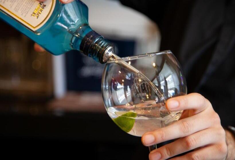 高级大房间, The Kings Arms