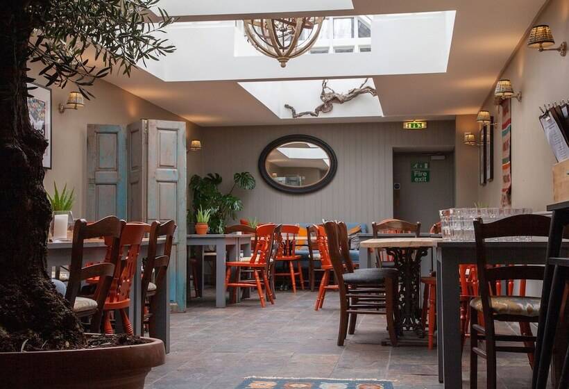 חדר סטנדרט, The Kings Arms