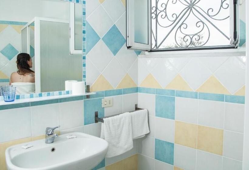 غرفة قياسية مزوَّدة بشُرفة, B&b Luna Di Miele