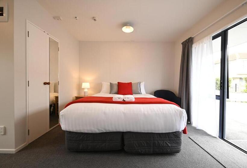 标准工作室, Riccarton Mall Motel