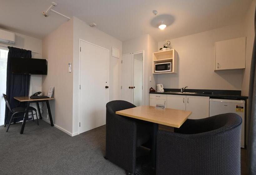 标准工作室, Riccarton Mall Motel