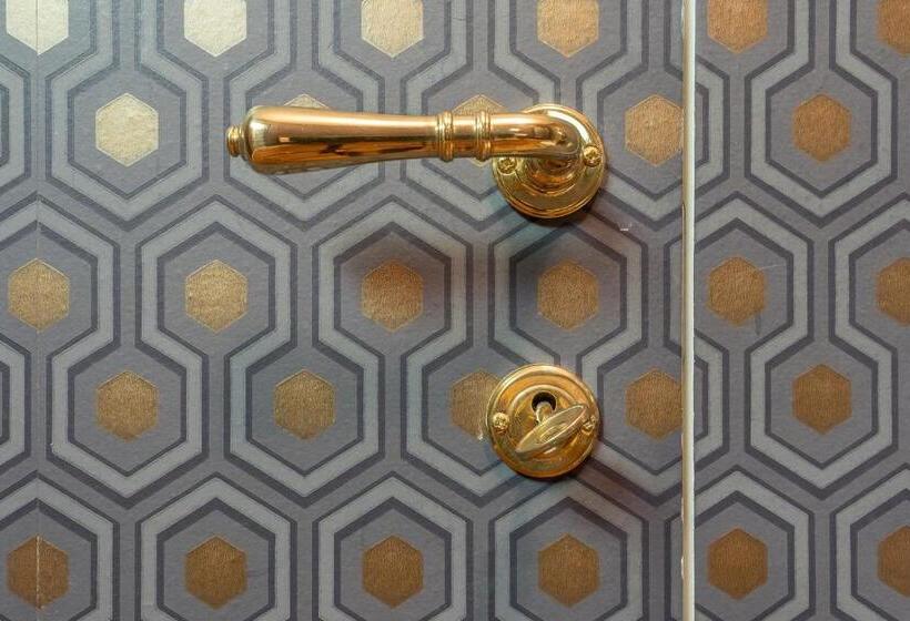 اتاق لوکس چهار تخته, Duomo Smart Suites