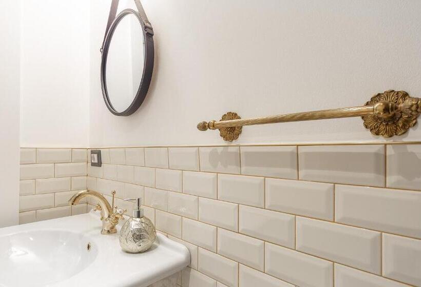 اتاق سوپریور با تخت بزرگ, Duomo Smart Suites