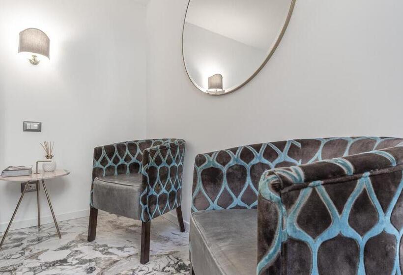 اتاق سوپریور با تخت بزرگ, Duomo Smart Suites