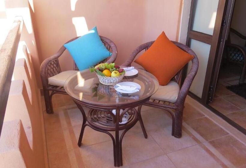 سوییت خانوادگی, Africana Hotel & Spa