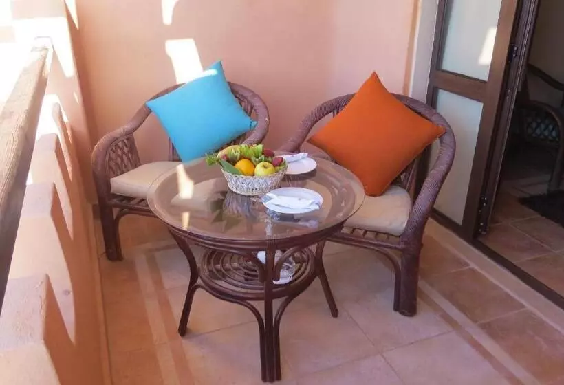 سوییت خانوادگی, Africana Hotel & Spa