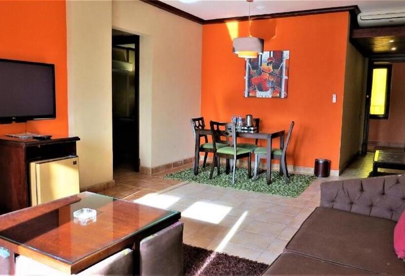 سوییت خانوادگی, Africana Hotel & Spa