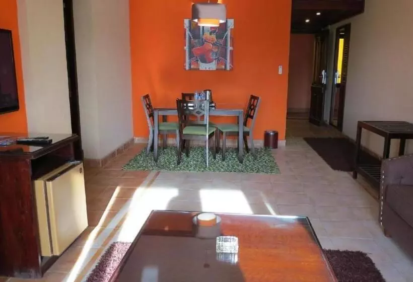 سوییت خانوادگی, Africana Hotel & Spa