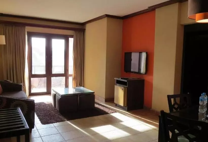 سوییت خانوادگی, Africana Hotel & Spa