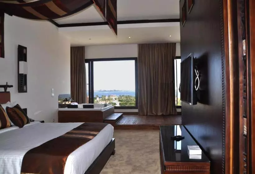 سوییت, Africana Hotel & Spa