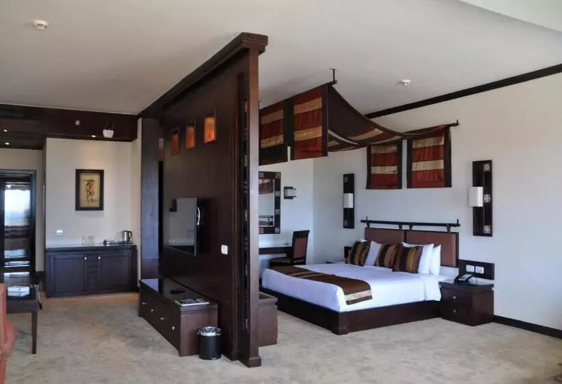 سوییت, Africana Hotel & Spa