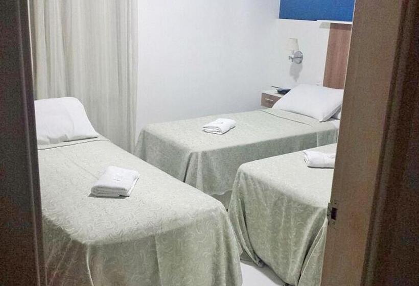 חדר בסיסי לשלושה, 1000