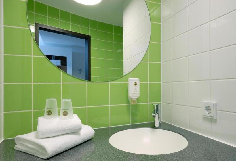 Номер Стандарт Трехместный, B&b Hotel Freiburg Süd