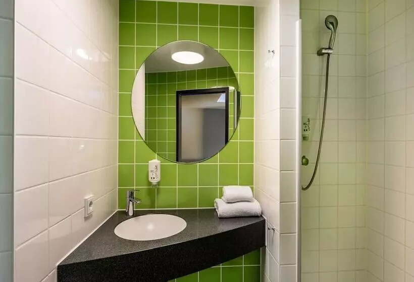 スタンダードトリプルルーム, B&b Hotel Freiburg Süd