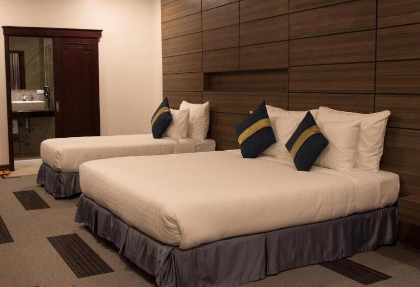 패밀리 룸, Family Boutique