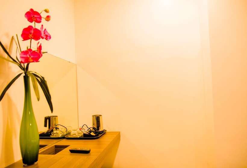 标准单人间, Family Boutique