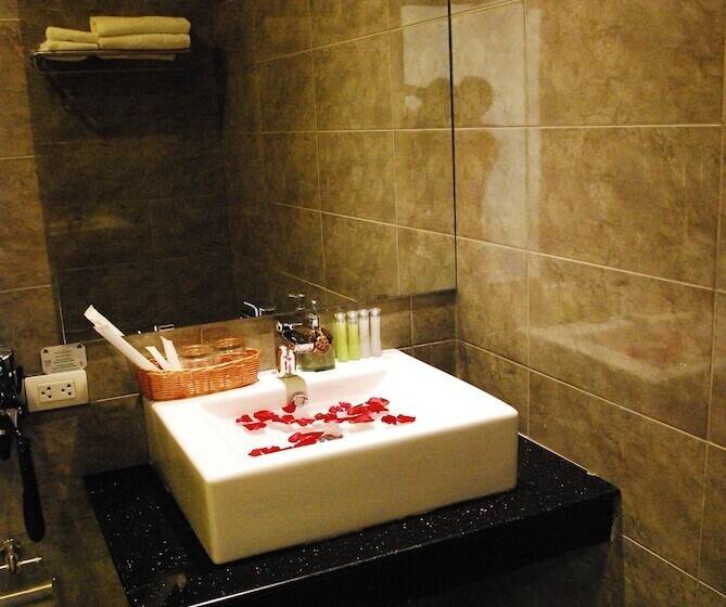 家庭间, Family Boutique