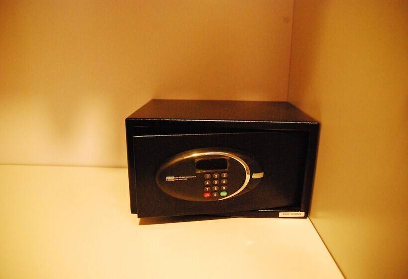 패밀리 룸, Family Boutique