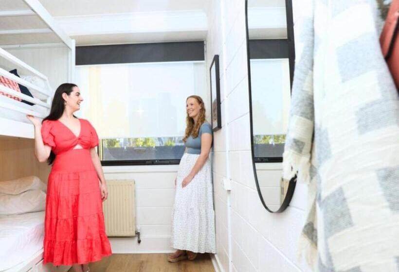 מיטה בחדר משותף, The Village North Melbourne