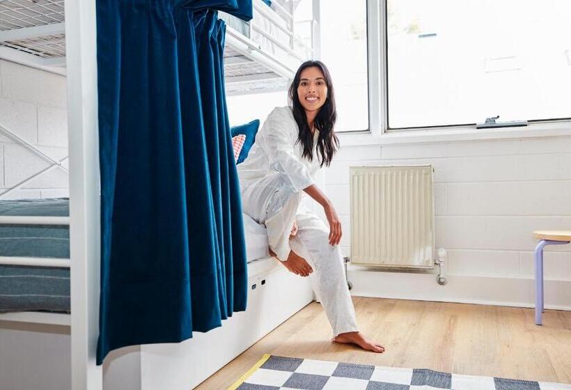 חדר משפחתי, The Village North Melbourne