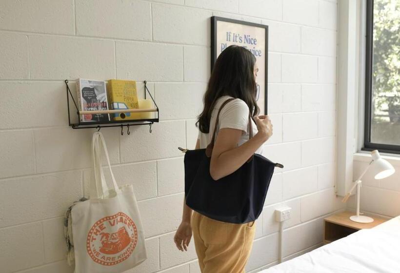 חדר משפחתי, The Village North Melbourne