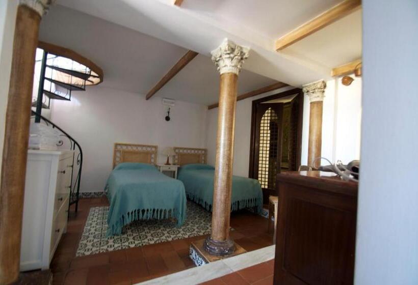 غرفة عائلية مطلّة علي البحر, Villa Eva