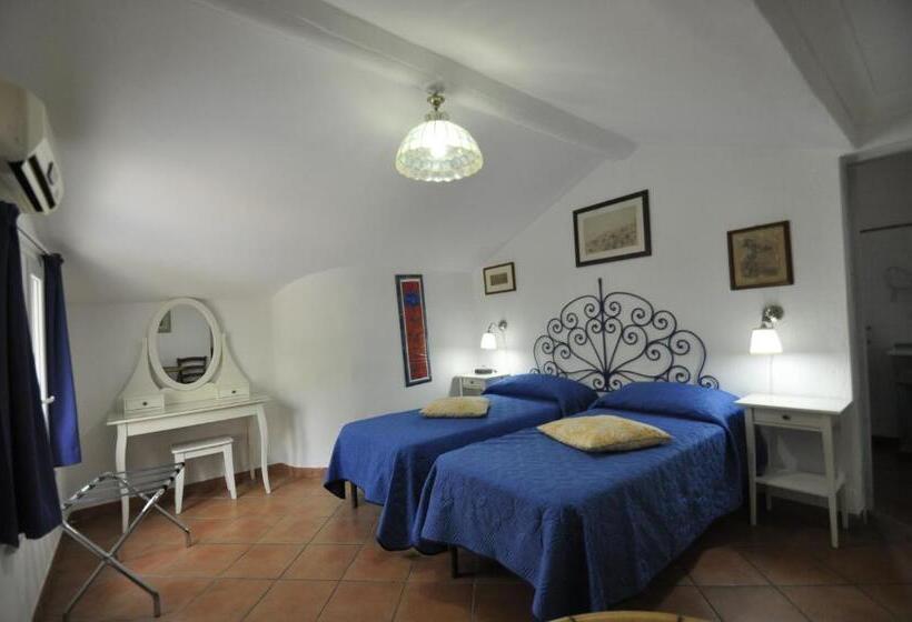 غرفة قياسية مطلّة علي الحديقة, Villa Eva