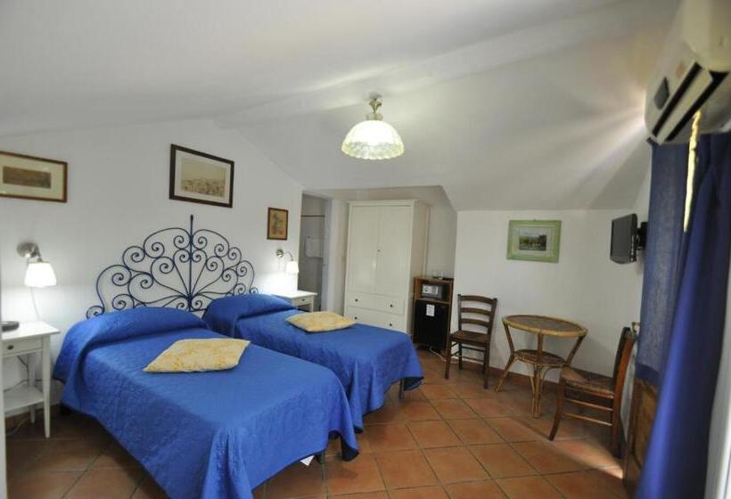 غرفة قياسية مطلّة علي الحديقة, Villa Eva