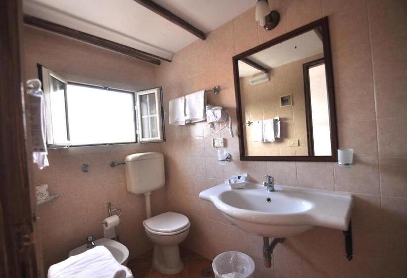 غرفة قياسية مزوَّدة بشُرفة, Villa Eva